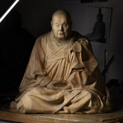 板橋禅師像の彫刻が進んでます。