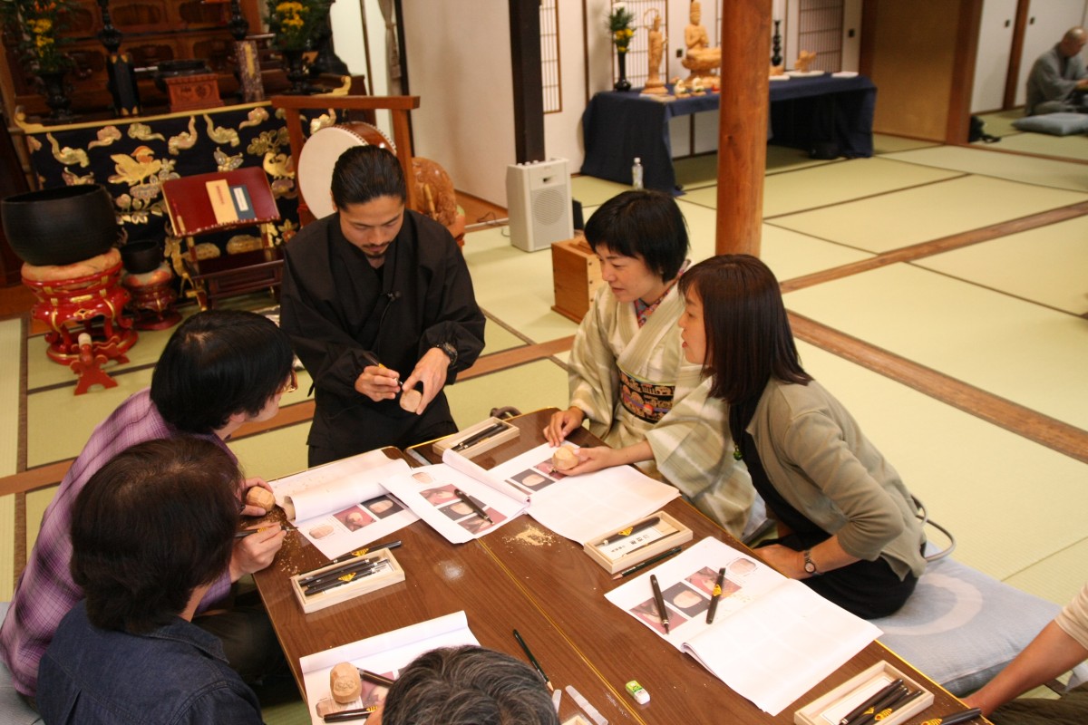 山口県のお寺でだるま彫刻教室を開催しました〇